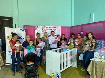 Programa Gestante Feliz entregou Kits Maternidade com berço e carrinho de bebê 