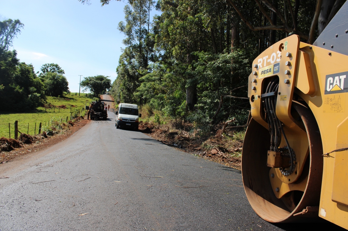 Farol realiza obras da segunda etapa da  pavimentação asfáltica da estrada da Água da Fonte 