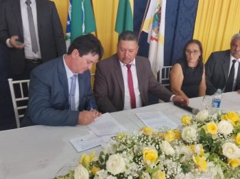 2º Mandato: Prefeito Oclecio Meneses e vice-prefeito Iranlei Saraiva  tomam posse com meta de fazer ainda mais em Farol